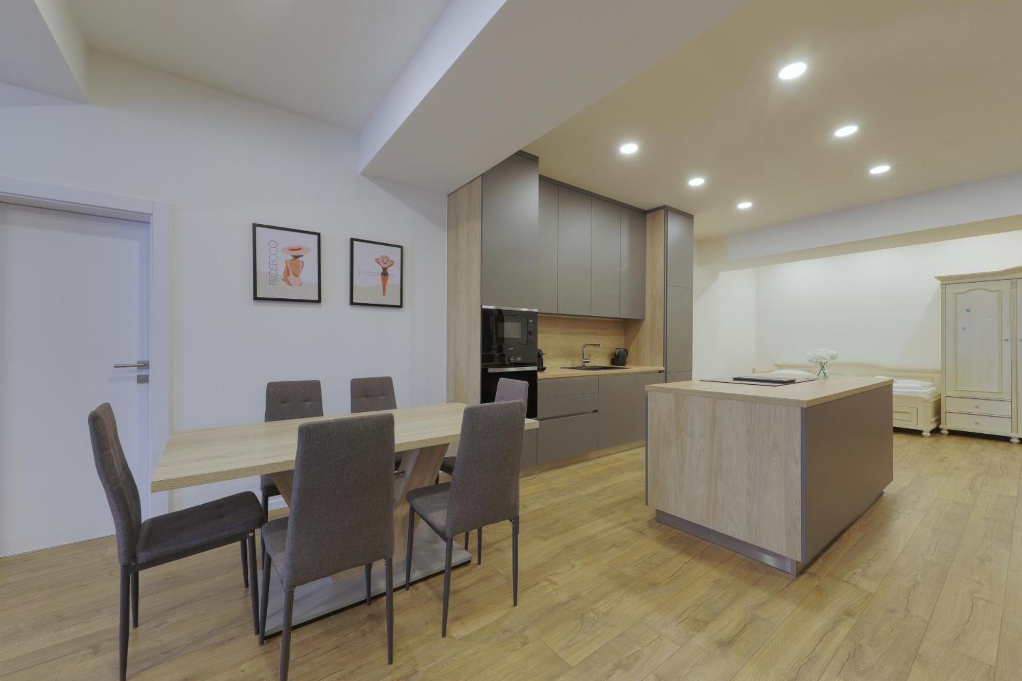 Shone Apartment Old Town 2 Bedroom Bratislava Exterior foto