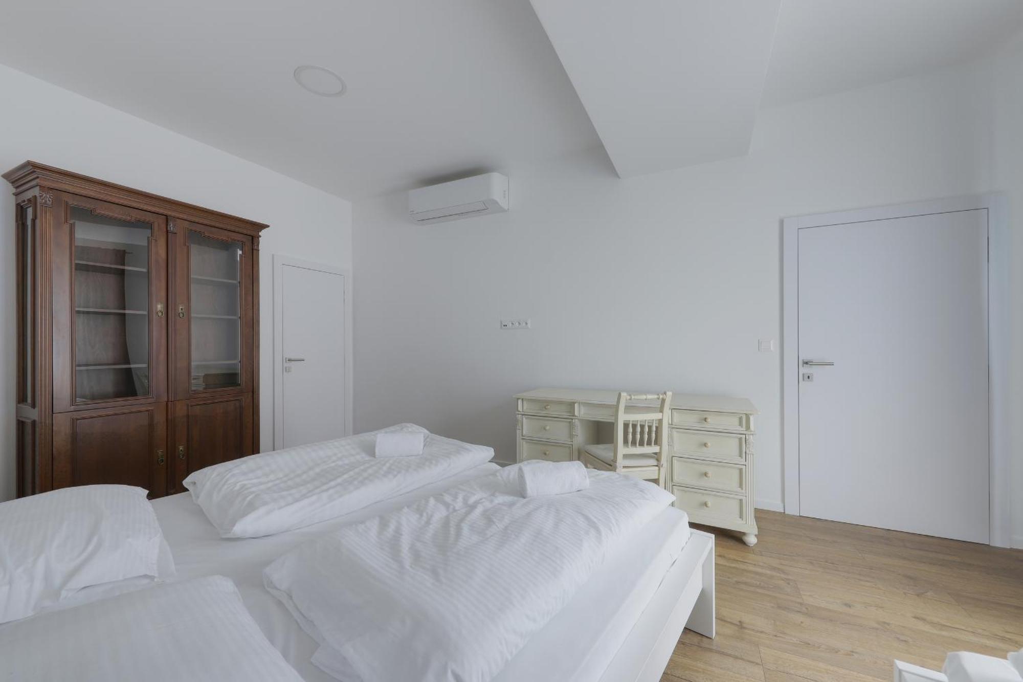 Shone Apartment Old Town 2 Bedroom Bratislava Exterior foto